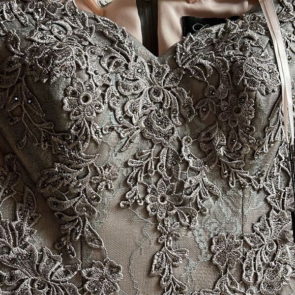 La FEMME Evening Gown Applique Detail Prom Evening Bridal renaissance NWT - Picture 9 of 11